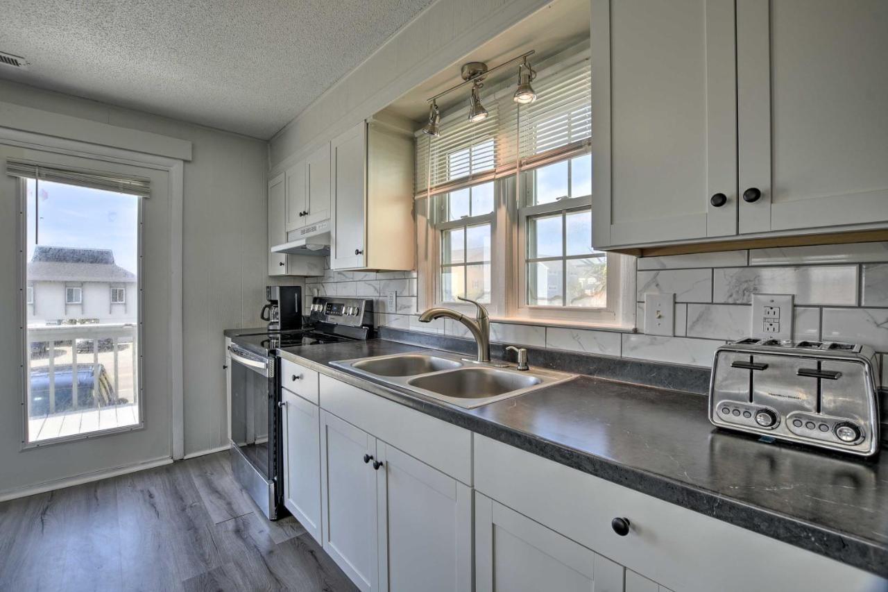 Oak Island Beach Abode With Deck Walk To Shore! Esterno foto