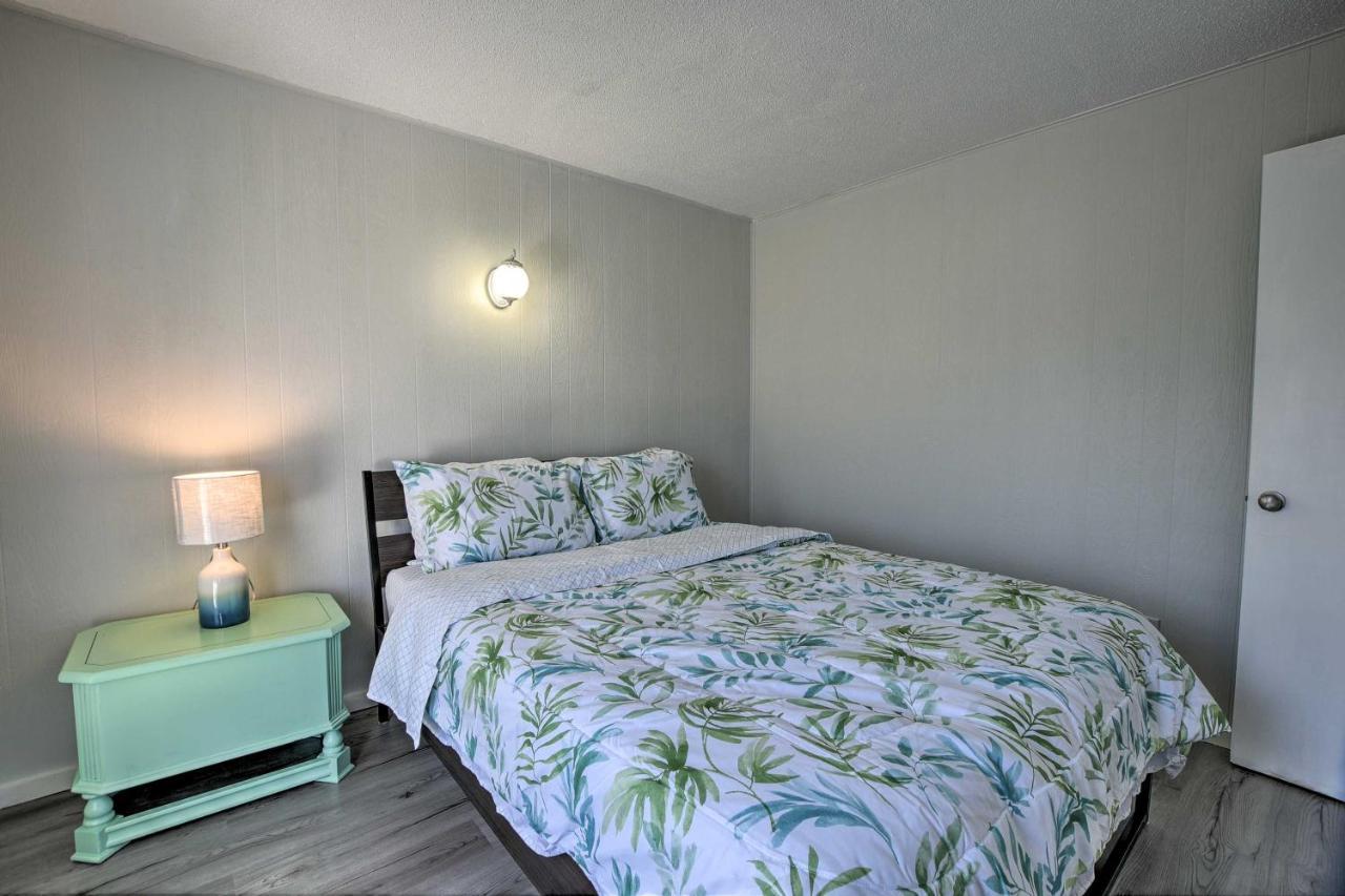Oak Island Beach Abode With Deck Walk To Shore! Esterno foto