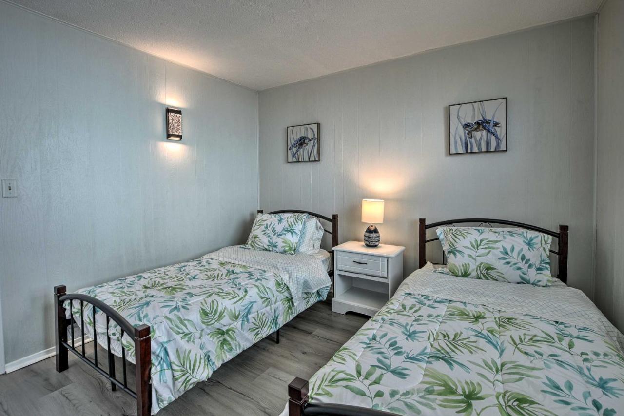 Oak Island Beach Abode With Deck Walk To Shore! Esterno foto