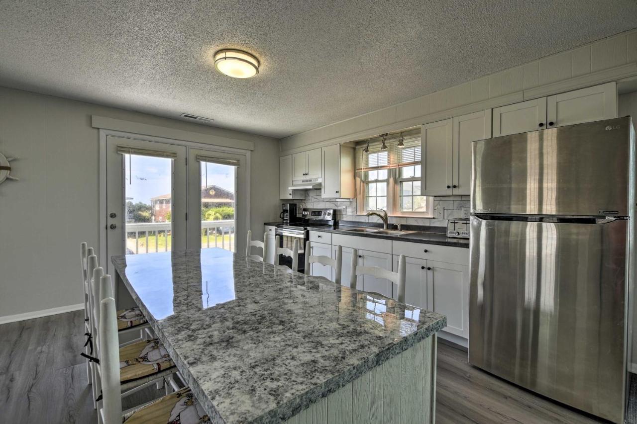 Oak Island Beach Abode With Deck Walk To Shore! Esterno foto