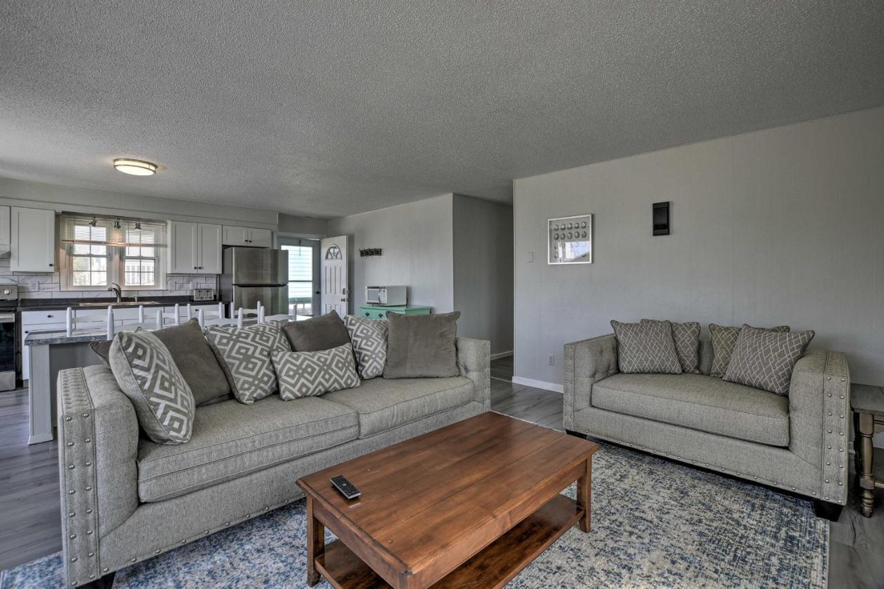 Oak Island Beach Abode With Deck Walk To Shore! Esterno foto