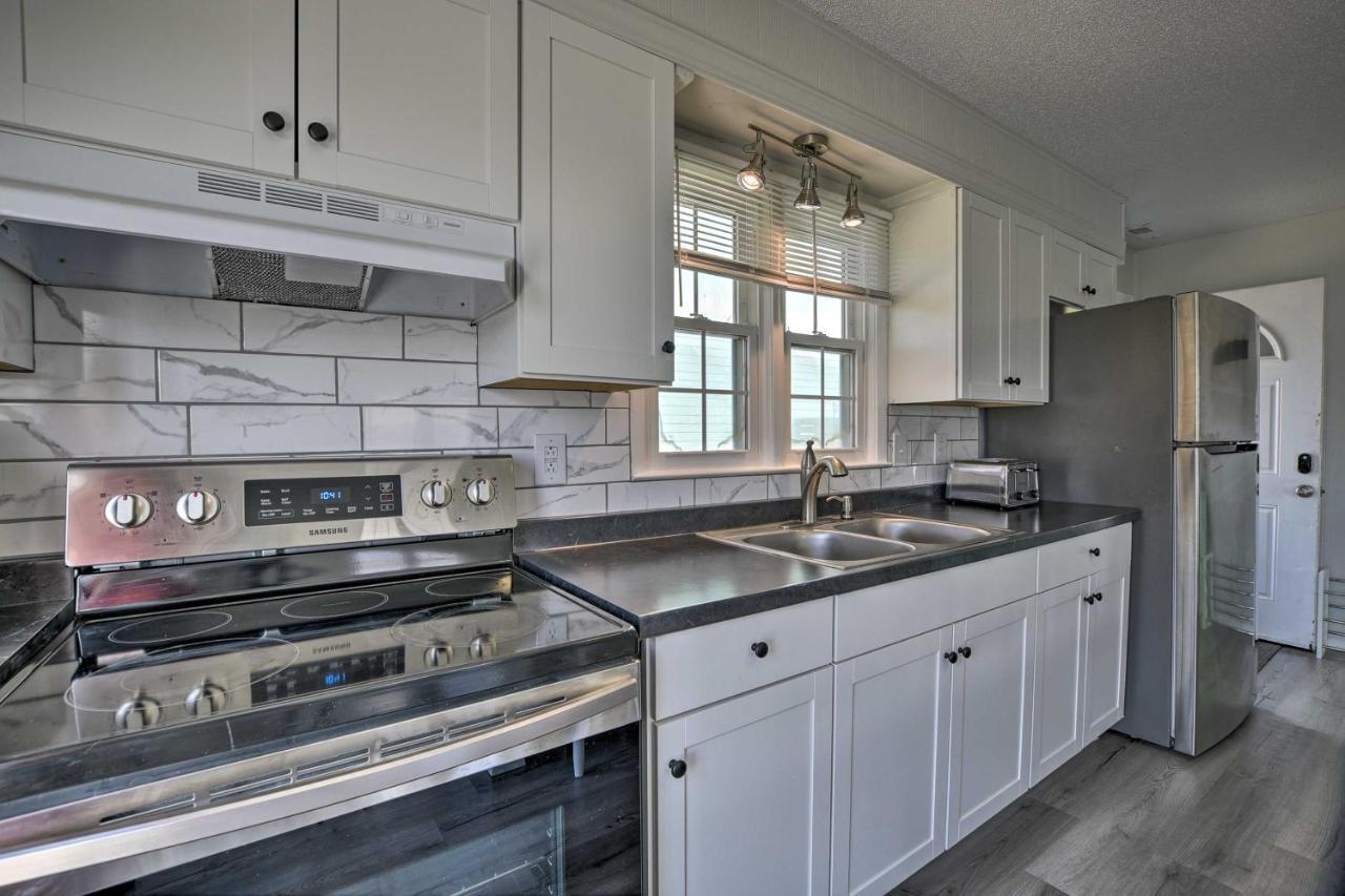 Oak Island Beach Abode With Deck Walk To Shore! Esterno foto