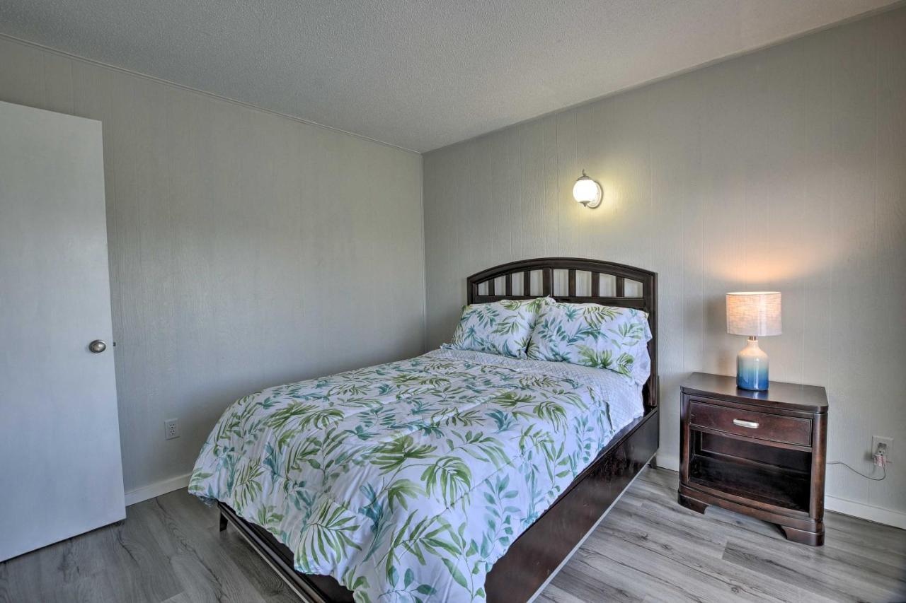 Oak Island Beach Abode With Deck Walk To Shore! Esterno foto